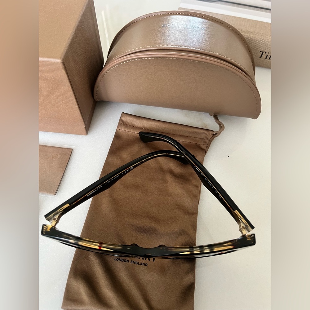 Burberry sunglasses - Picture 2 of 13